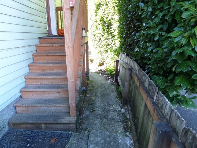 Building Photo - 6523 35th Ave SW