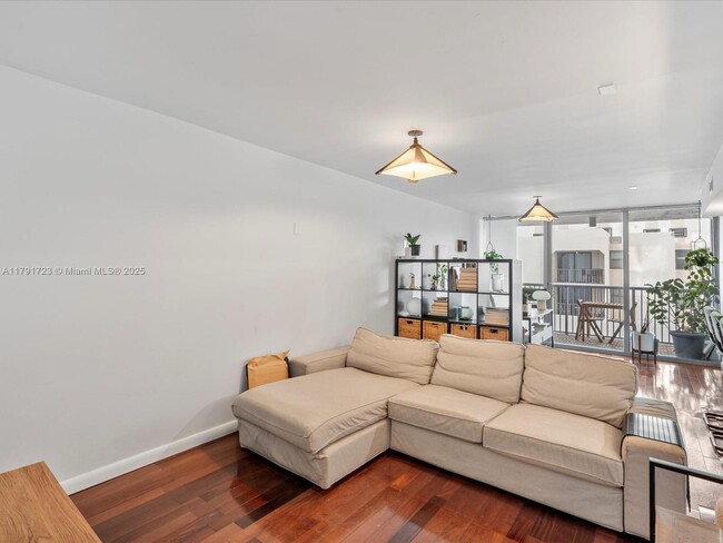 Building Photo - 2655 Collins Ave