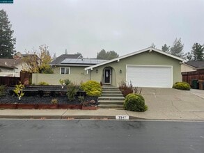 Building Photo - 2347 Pinnacle Dr