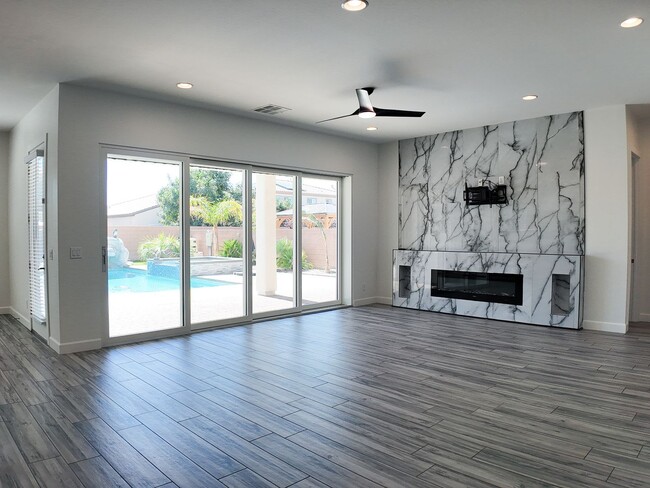 Building Photo - Exquisite Luxury Rental in Prestigious Gated Tule Springs Community