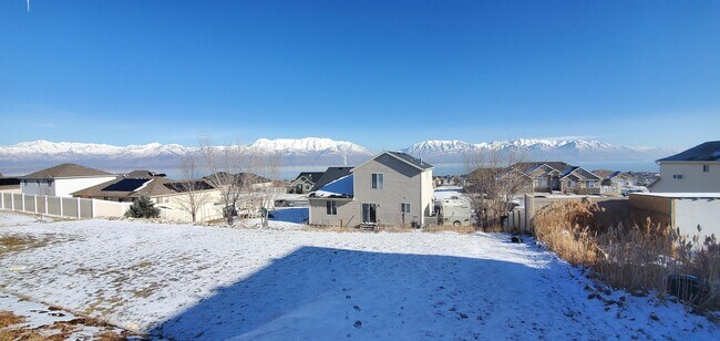 Building Photo - 3938 S Lake Vista Dr