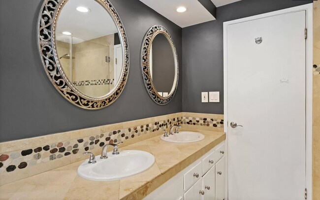 Building Photo - 3733 Beverly Ridge Dr