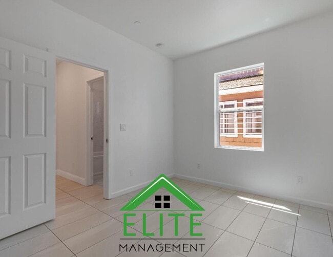 Building Photo - Charming 3-Bedroom, 2-Bath Home in Prime S...