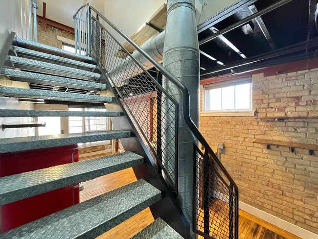 Building Photo - Urban Condo at The Pierpont Lofts!