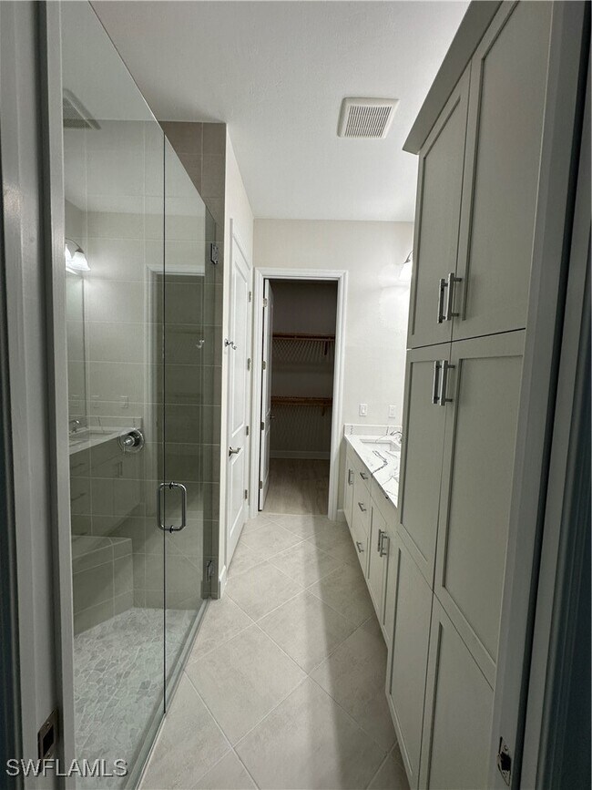 Building Photo - 7255 Saona CT