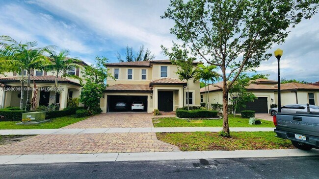 Building Photo - 2190 SE 2nd St