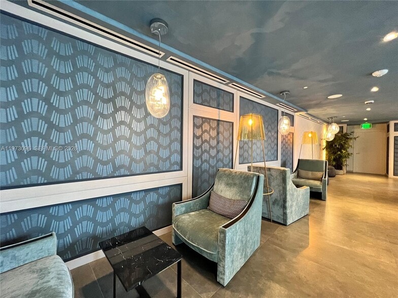 Building Photo - 1000 Brickell Plz