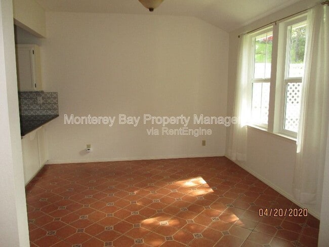 Building Photo - 61 Glen Lake Dr