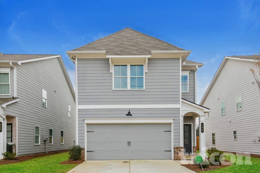 Interior Photo - Tricon East Ridge