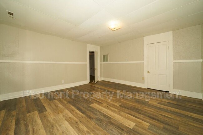 Building Photo - 329 W Locust St