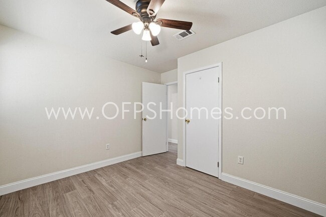 Building Photo - 127 Judith Dr