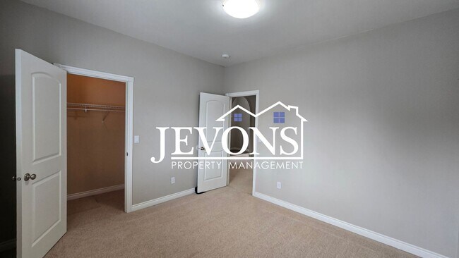 Building Photo - Open House viewings every Tuesday and Friday at 12:00 PM.