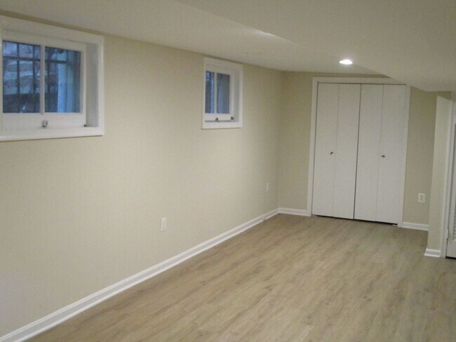 Building Photo - Charming Georgetown Townhouse on a quiet street
