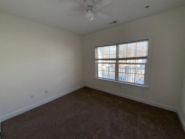 Building Photo - Renovated Cornelius Condo | Two Covered Balconies | Walk to Downtown & Antiquity | Lake Norman Area