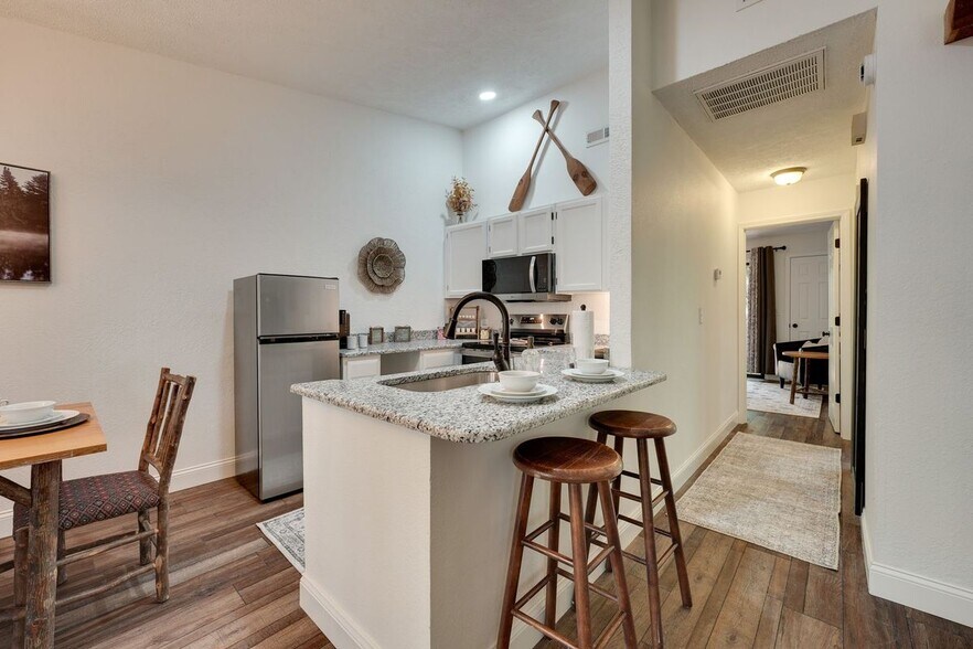 Building Photo - 395 Ozark Mountain Resort Dr