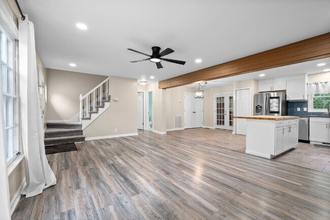 Building Photo - 1026 Foxmoor Dr
