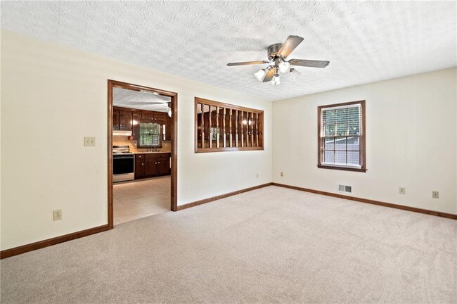 Building Photo - 106 Robinhood Dr
