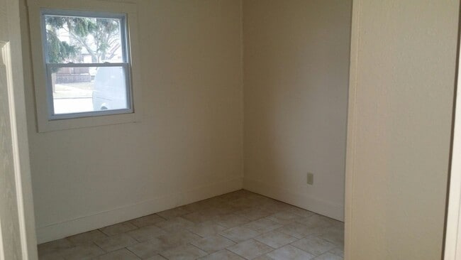 Building Photo - AFFORDABLE 2BR SINGLE FAMILY HOME, HARD SU...