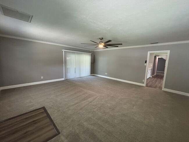 Building Photo - Beautifully Remodeled Home / Plenty of Add...
