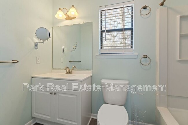 Building Photo - 222 Poplar St