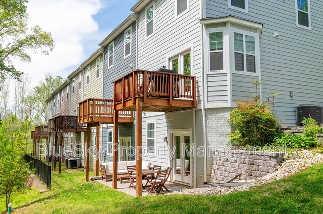 Building Photo - 132 Longwood Dr