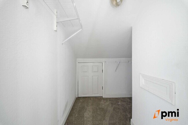 Building Photo - 4 BEDROOM 2 BATH RENOVATED HOME IN NORFOLK, PETS ACCEPTED