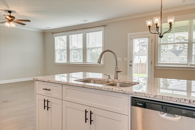 Building Photo - 3207 Wayne Dr