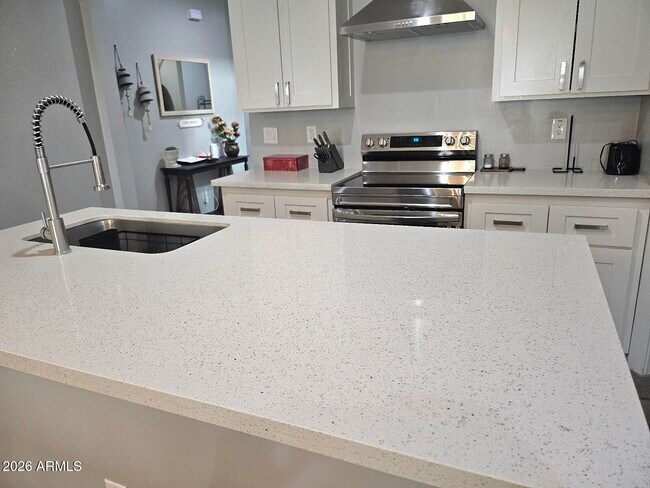 Building Photo - 1402 S 10th Ave