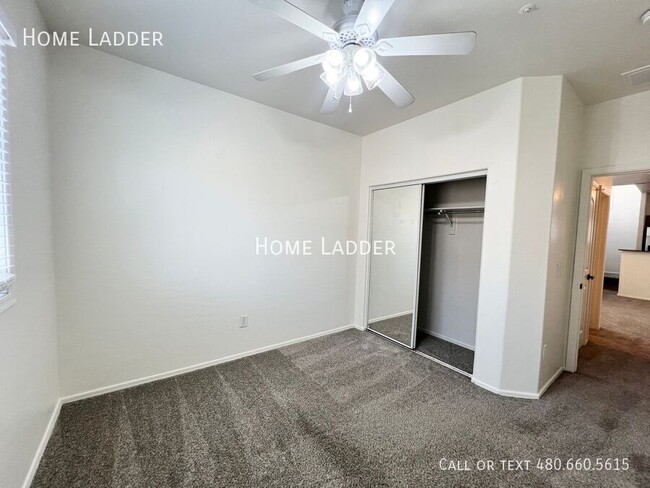 Building Photo - 1318 S Owl Dr