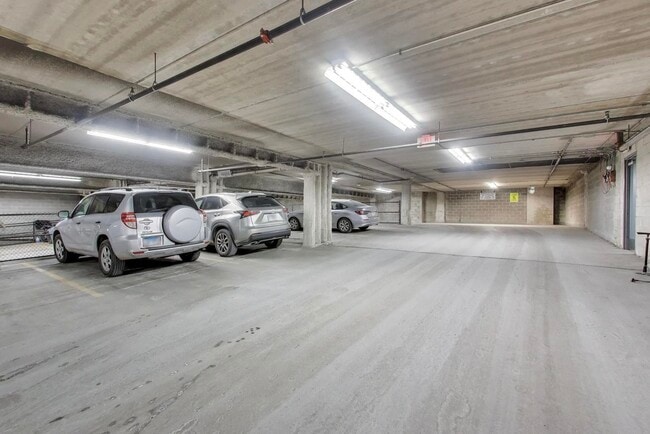 Building Photo - 1720 Oak Ave