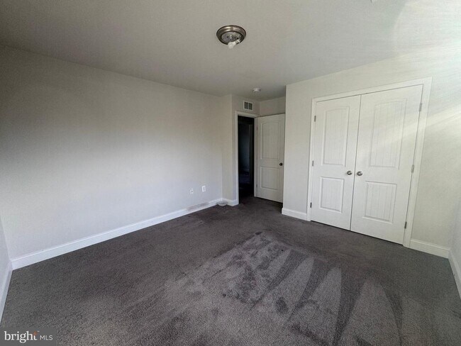 Building Photo - 3541 Oak Dr