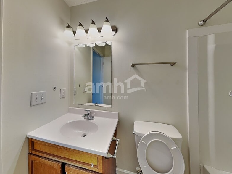 Building Photo - 1176 Tannic St