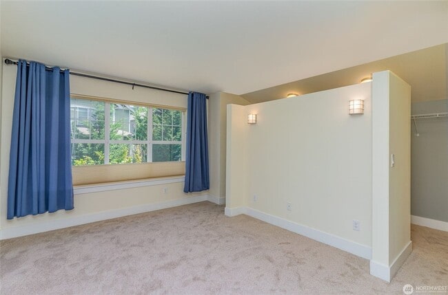 Building Photo - 2Bd/2.5Ba Issaquah Home