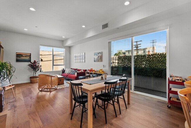 Building Photo - 4831 Craner Ave