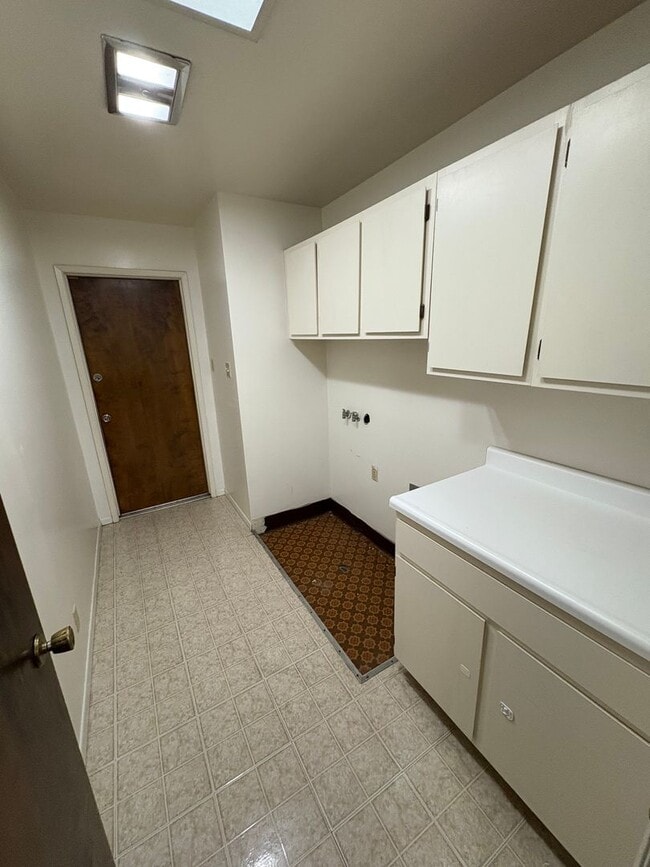 Building Photo - Spacious & Cozy Near Mountain View Elementary Home coming soon!