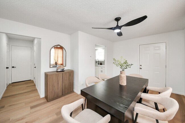 Building Photo - 8631 Valley Ledge Dr