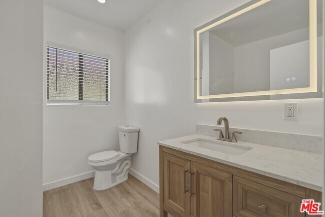 Building Photo - 1827 N Van Ness Ave