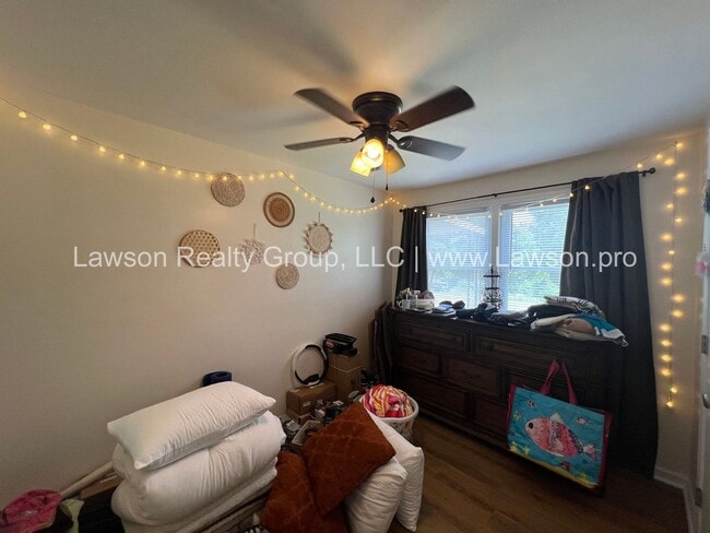Building Photo - Close to Carvins Cove- One Level Living wi...