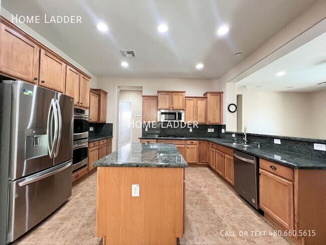 Building Photo - 6491 W Victory Way