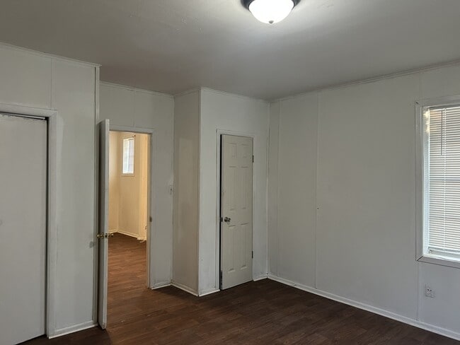 Building Photo - 1303 Bell St