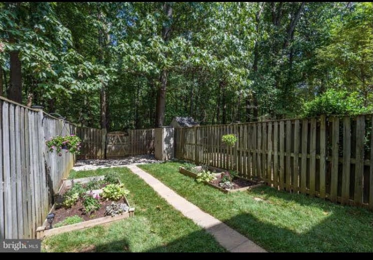 Backyard - 9668 Hastings Dr