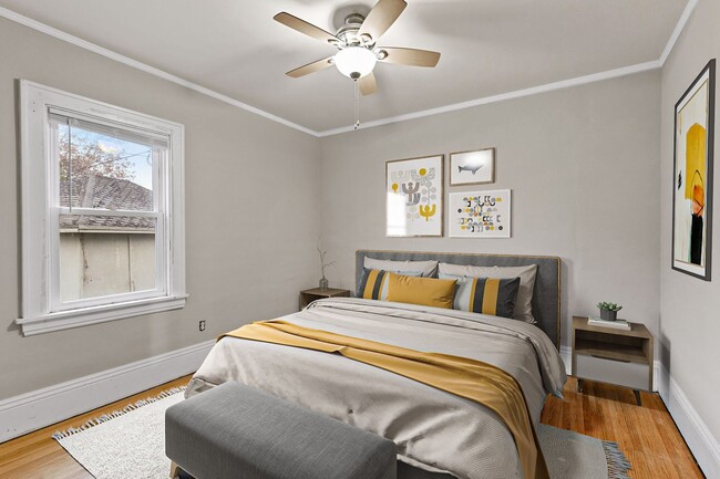 Building Photo - 117 Cedar Lake Road South