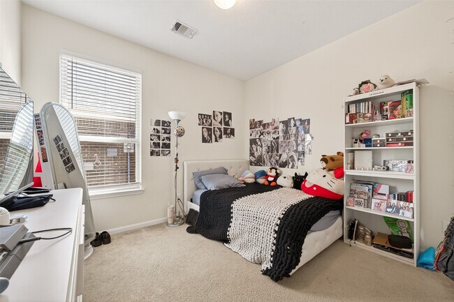 Building Photo - 28423 Aubrey Orchard Ln