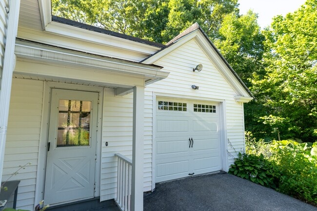 Building Photo - 1000 Sawyer Rd