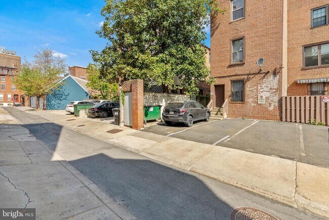Building Photo - 914 Spruce St
