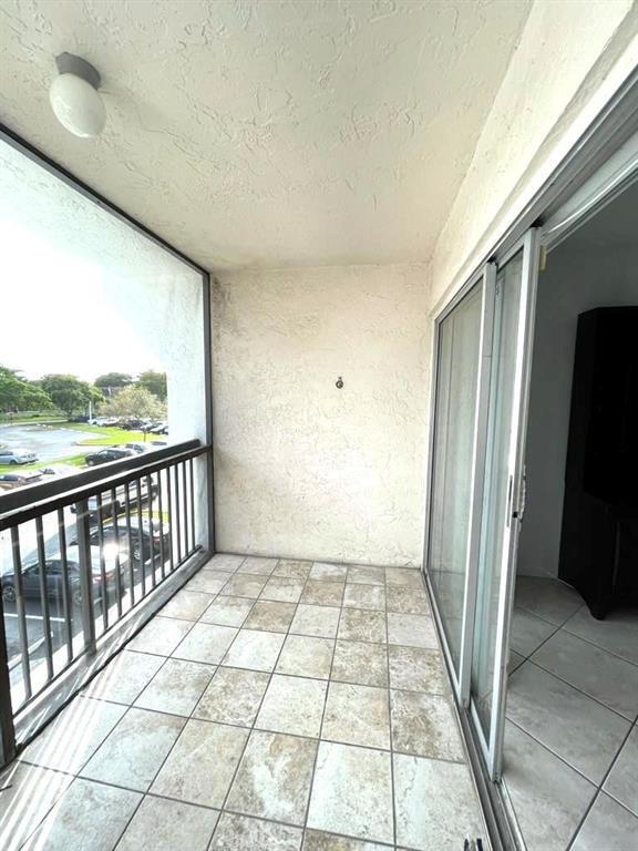 Building Photo - 711 N Pine Island Rd