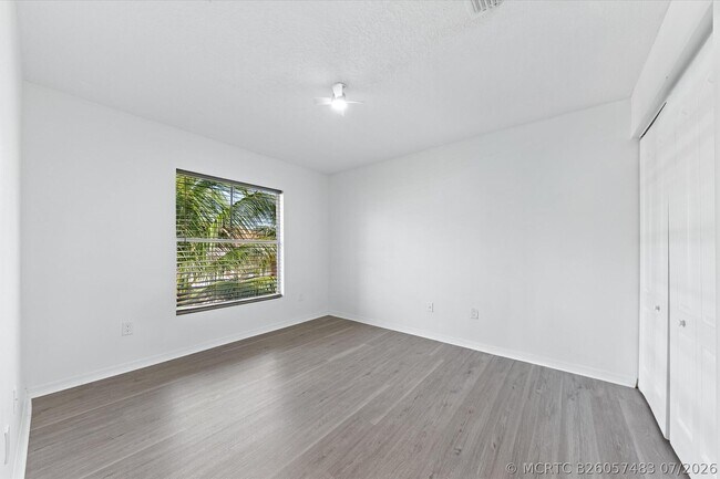 Building Photo - 402 Seminole Palms Dr