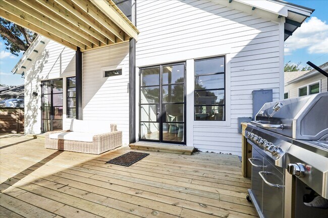 Building Photo - 415 Arlington St