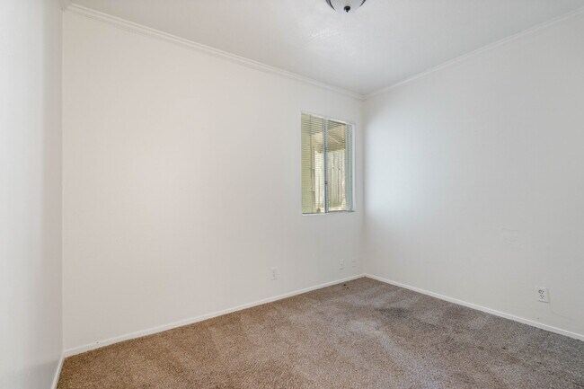 Building Photo - "Charming 2-Bedroom Retreat in Vibrant Aus...