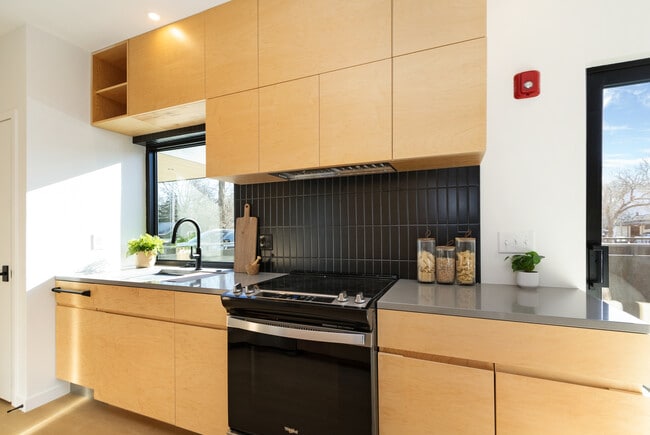 Building Photo - 815 Moro St